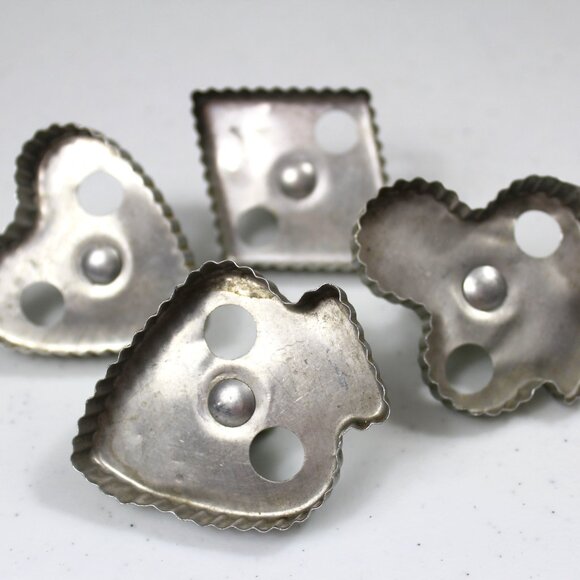 Vintage Crimped Edge Cookie Cutters Green Wooden Handle Heart Spade Club Diamond - Picture 3 of 6